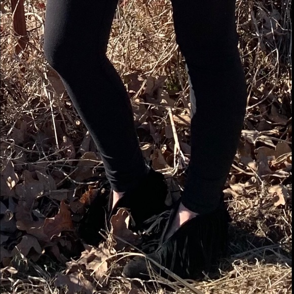LAST ONE - size 7 🔥🔥Black Fringe Booties 🔥🔥 - Picture 5 of 6